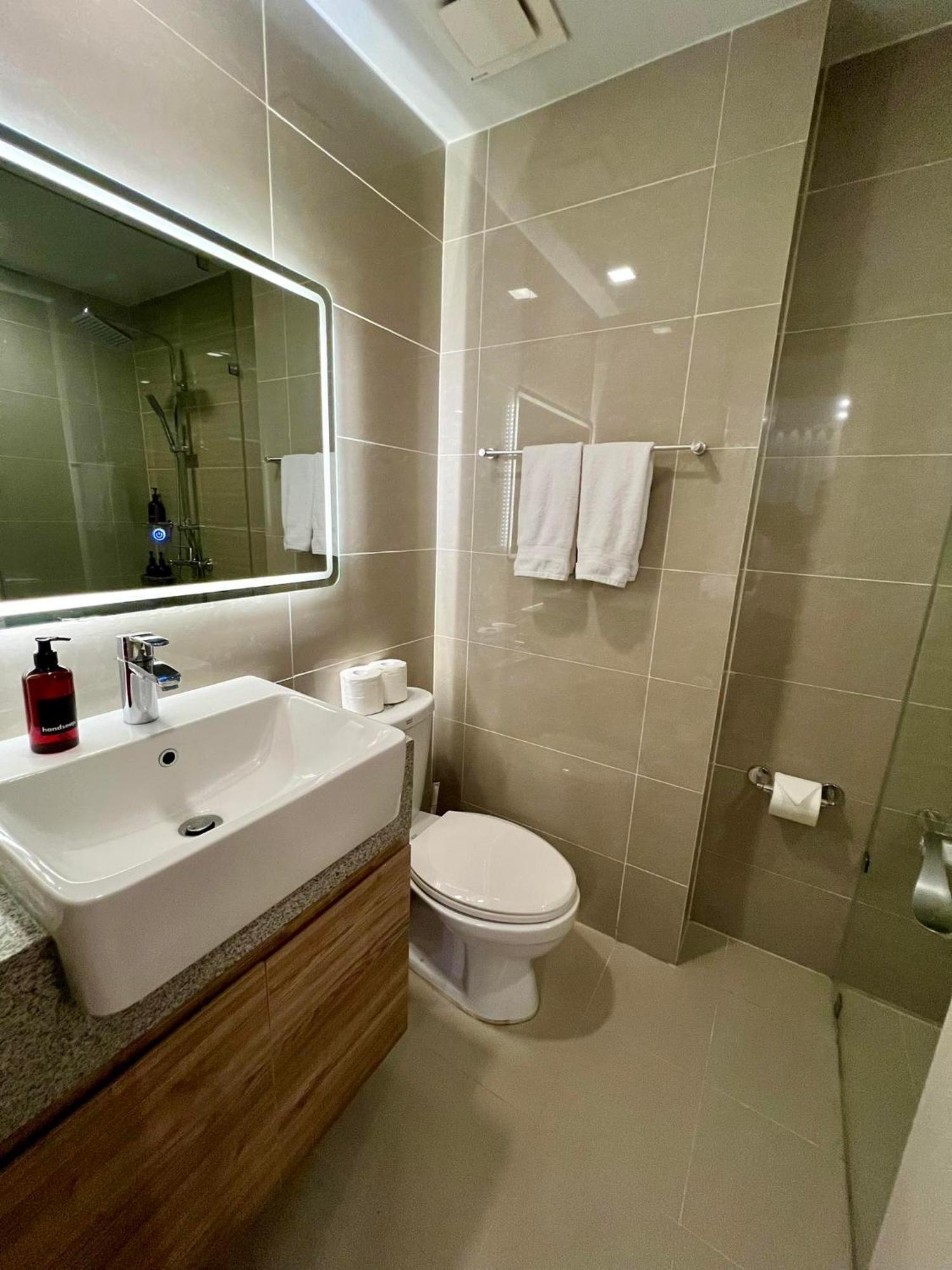 Hotel Vibe Condo At Uptown Parksuites Bgc Taguig Extérieur photo